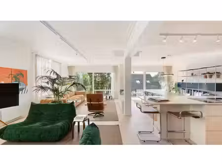 magnifique appartement d'angle rénové avec vue sur les villa