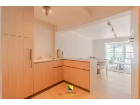 appartement rénové de haut standing avec vue latérale sur...