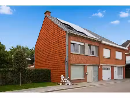 spacieuse maison familiale semi-mitoyenne avec dépendance