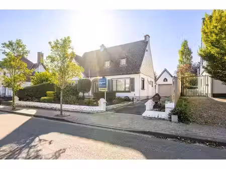 maison spacieuse avec 4 chambres  garage et jardin orienté