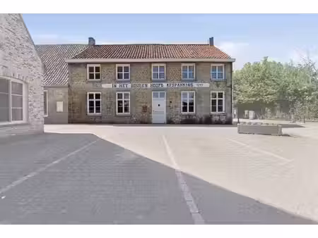 maison à rénover avec beaucoup de potentiel à beauvoorde.