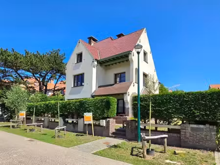 villa exclusive de sept chambres + 3 salles de bains  situé