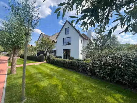 villa neuve et exclusive avec six chambres au cœur du zoute