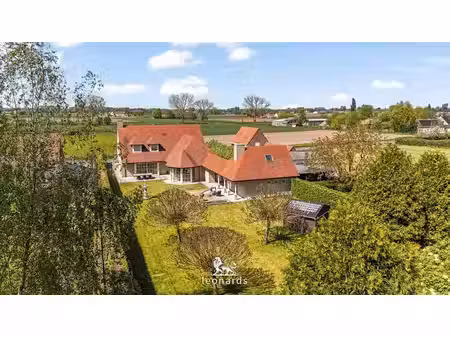 spacieuse villa de standing sur 3001 m²