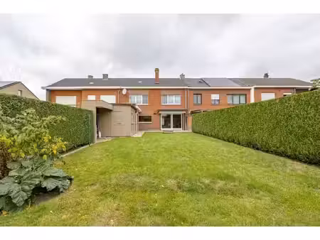 maison spacieuse avec 3 chambres  garage et jardin ensoleil