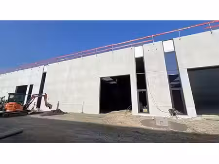 nouveau bâtiment de stockage à louer dans le parc pme schip