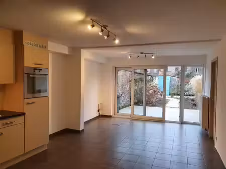 appartement 1 chambre à coucher au centre d'eine