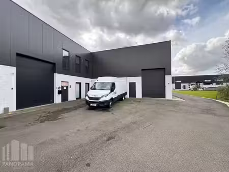 magazijnruimte van 130 m² vlakbij de r4 te zelzate