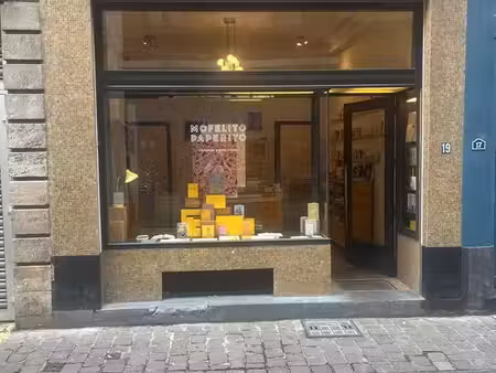 superbe commerce en plein centre-ville!