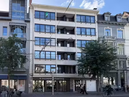 penthouse rénové à louer près de sint-baalfsplein à gand !