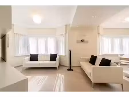 appartement meublé de trois chambres à proximité de la zoute