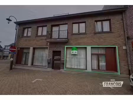 ruim 1-slaapkamerappartement met koertje en aparte garage t…