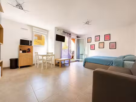 exclusivité – studio au calme avec tramway en bas de chez vous !