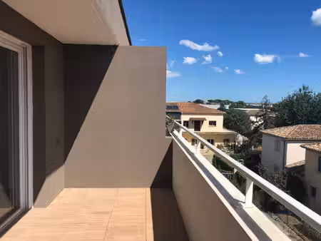 t2 avec terrasse / montpellier sabines