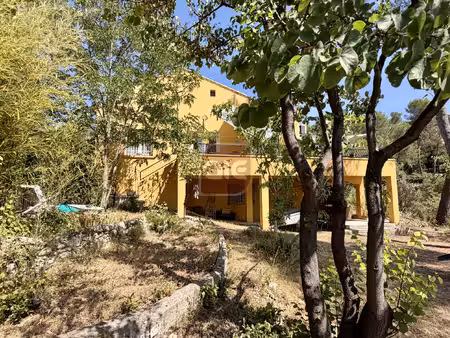 exclusivité a.i.e.: sur une parcelle piscinable de 2243 m2 