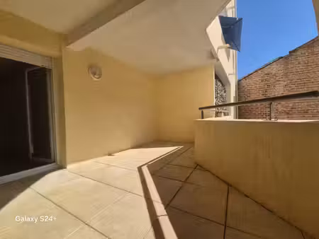 t3 - 70 m2 - font neuve - terrasse parking