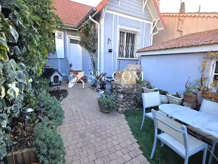 petite maison en centre-ville et au calme