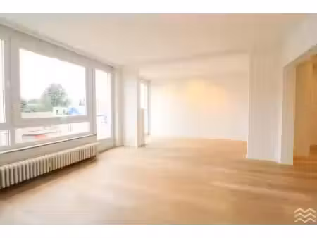 appartement à louer avec terrasse et 2 chambres   schaerbeek (vbe70920)