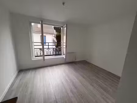 location appartement 1 pièce 19 m² à clamart (92140)  640 €