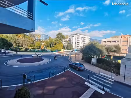 vente studio et son box fermé