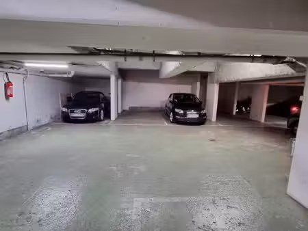 à louer - place de parking en sous-sol - paris 16e