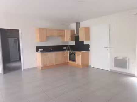 location maison les herbiers  80m² 4 pièces 950€ avec garage