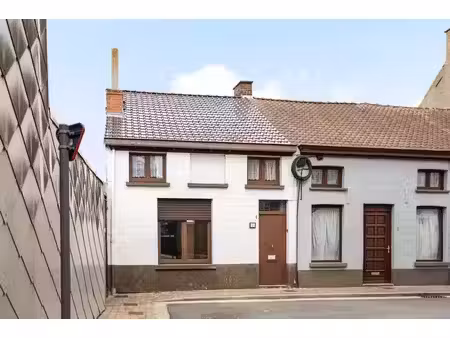 maison à rénover avec agréable jardin de ville