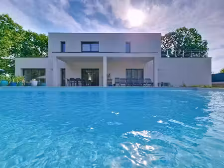 propriété contemporaine avec piscine – 4 suites