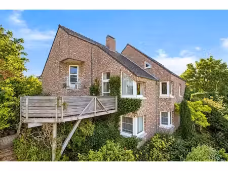villa 6 chambres sur plus de 25 ares avec vue et au calme