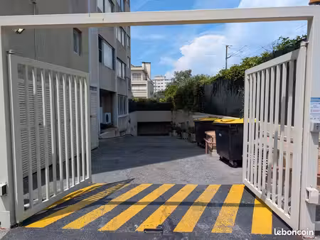 garage fermé / cros de cagnes
