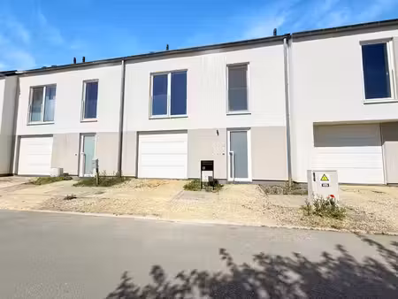 maison recente - 4 chambres - 200 m²