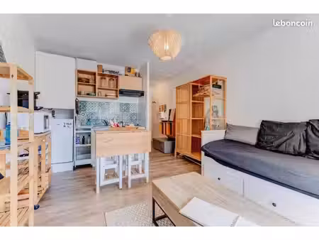 beau studio meublé avec terrasse bail mobilité