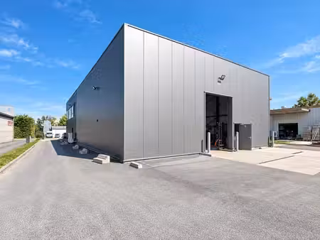 zoning nord wavre 270m² + zone de manœuvre + empl. parking