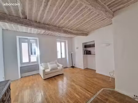 studio 1 pièce 28 m²