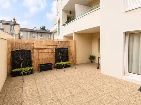 t2 53 m² avec terrasse de 44 m² et garage – poitiers