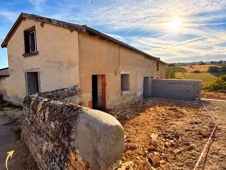 pommiers duplex– plateau à aménager 162 m² – extérieur et stationnements – 185 000