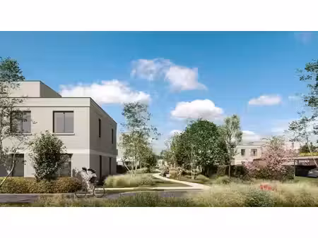 maison familiale dans un quartier urbain verdoyant