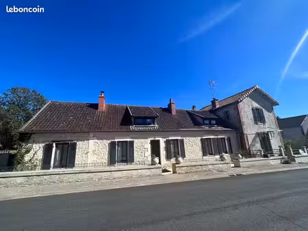 maison 9 pièces 213 m²