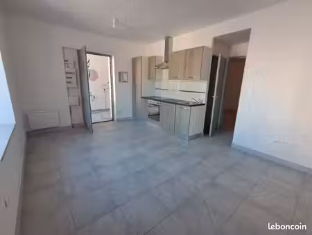 appartement t2 au rdc de 33 51 m² rénové à neuf