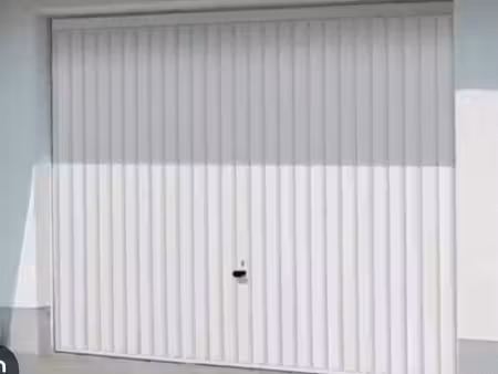 recherche garage à louer