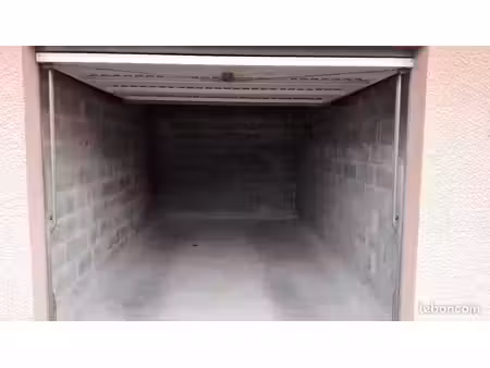 garage / box box pour meubles / moto / voiture