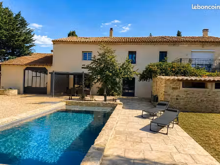 maison meublée de 150 m² avec piscine et terrain – pierrelatte