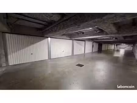 loue garage 13m2 lyon 9