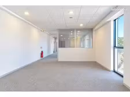 bureau 90 m²