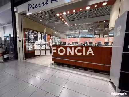 local commercial 84.2m² à louer 10695 - cannes ranguin 06150