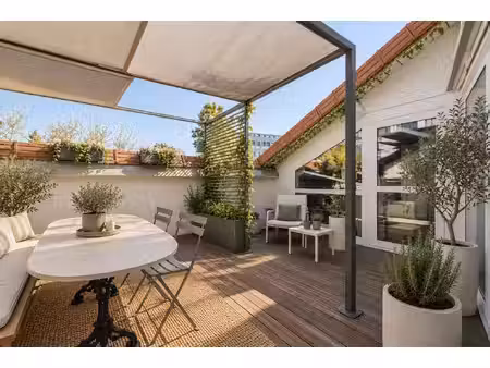 loft de 156m² au pied du métro gratte ciel