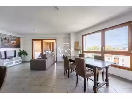 t4 de standing avec grande terrasse couverte - dernier étage en