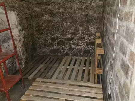 location belle cave saine et sécurisée paris 9 - trévise