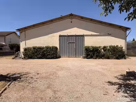 entrepôt 350 m² + maison 160 m² – fort potentiel – replonges
