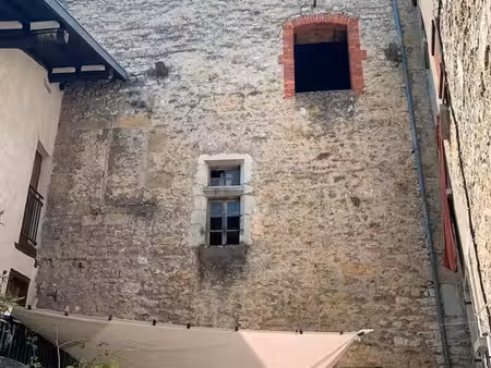 la tour de poncin — tour ancienne à restaurer  cœur médiéval  secteur patrimonial protégé 